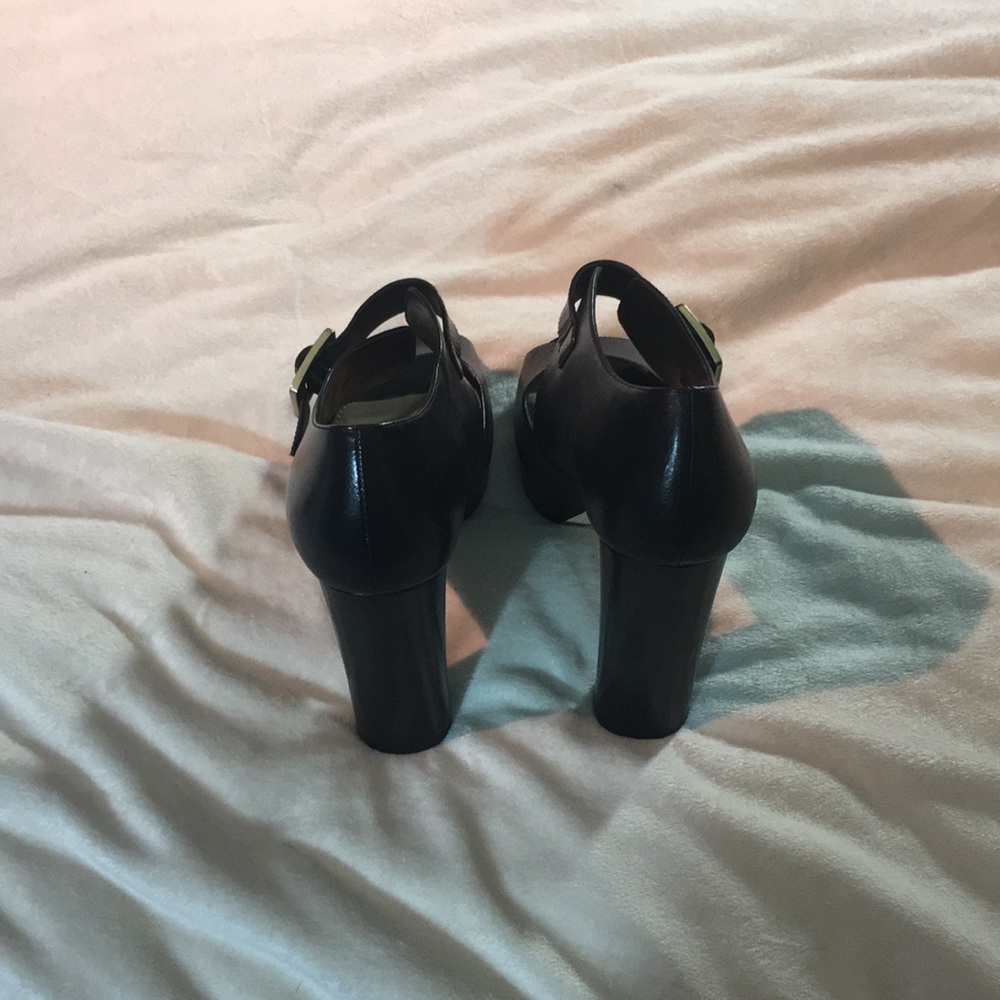 Shoes - Picture 4 of 5